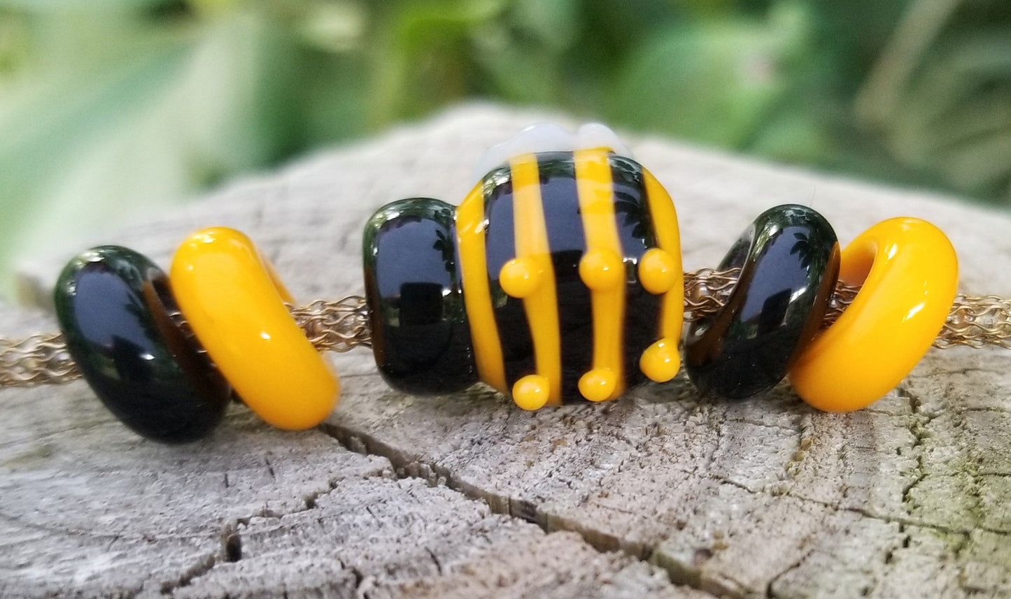 Give Me A Buzz - ChampionShowLeads